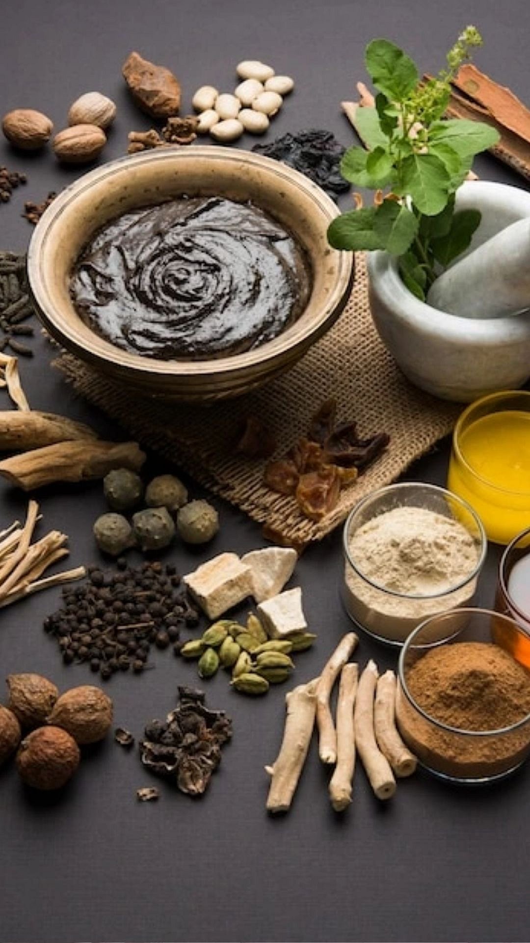 Emergency Medicine : घरात औषध नाहीत? अचानक 'हे' आजार झाल्यास करा घरगुती उपाय