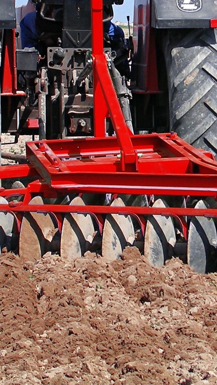 disc plough benefits | कठीण जमिनीसाठी रामबाण उपाय; तव्याच्या नांगराची ...
