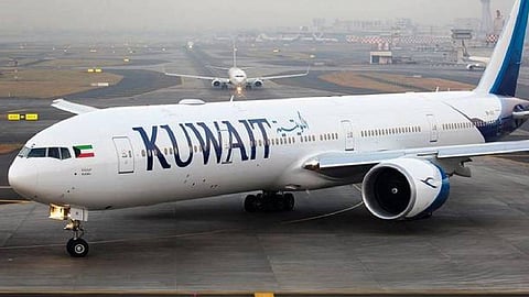 الكويت تسير رحلات لإعادة رعاياها إلى البلاد عبر السعودية برًا