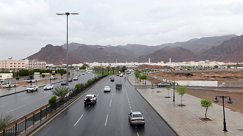 تصاحبها رياح سطحية.. الأرصاد تنبه إلى أمطار رعدية في مكة وجازان وعسير 