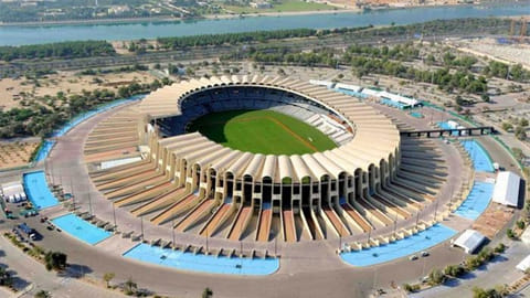 الإمارات.. رفع الطاقة الاستيعابية لملاعب كرة القدم بنسبة 100%
