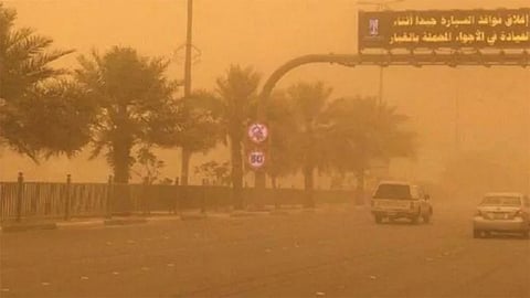 سحب رعدية وأتربة.. الأرصاد تصدر تنبيهات بشأن 6 مناطق بالمملكة
