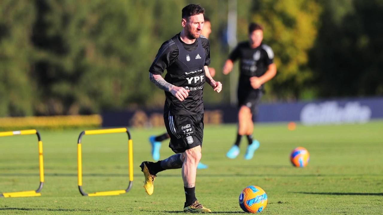 شكوك حول استمرار ميسي في اللعب الدولي