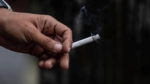 استشاري ينصح المدخنين ومدمني القهوة بالتدرج في تقليل جرعات الكافيين والنيكوتين قبل رمضان