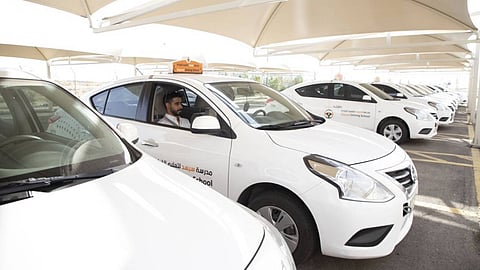 مدرسة سيسد لتعليم القيادة للرجال