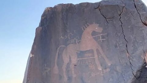 نقوش صخرية للحصان العربي