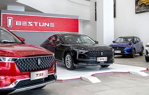 سيارات بيستون