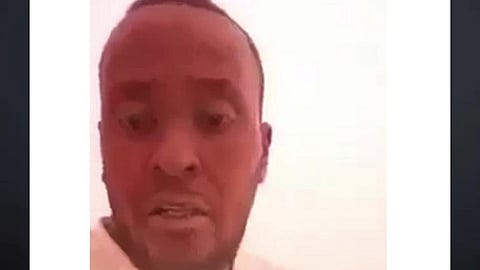 شاب سوداني يوثق اللحظات الأخيرة قبل موته عطشا في الصحراء 
