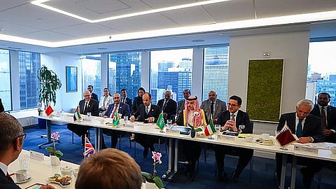 ناقش تعزيز أمن المنطقة.. وزير الخارجية يترأس الجانب الخليجي في اجتماع الترويكا مع بريطانيا
