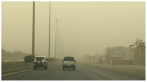 رياح نشطة وأتربة على عدة مناطق