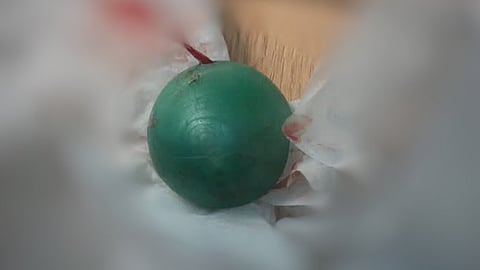كرة بلاستيكية