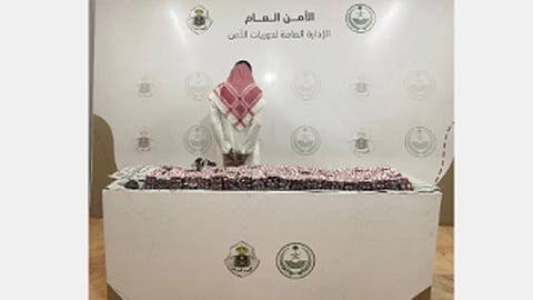 القبض على مواطنين بحوزتهما 11.8 ألف قرص مخدر و52 كيلو من الحشيش في عسير
