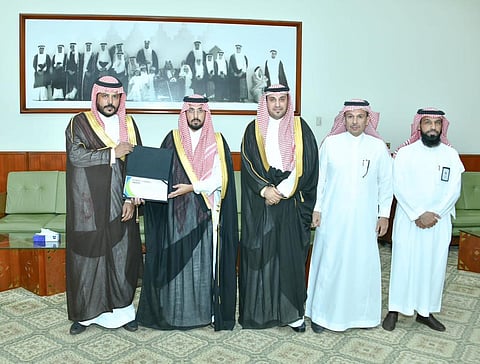 محافظ الخرج يلتقى بالمدير التنفيذي لنطاق الخرج الصحي بمناسبة تحقيق جائزة أفضل بوستر