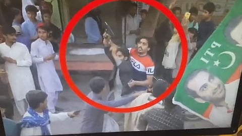 منفذ الهجوم على رئيس وزراء باكستان السابق عمران خان
