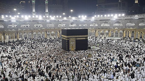 جموع غفيرة تؤدي مناسك العمرة