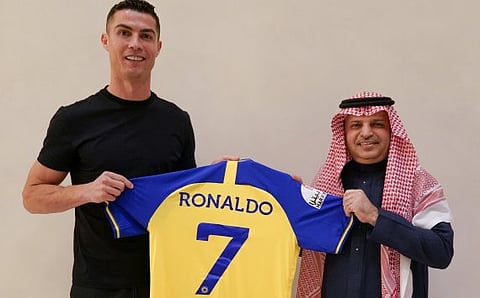 نادي النصر: الرياضي الأعظـم عالميًا .. يـوقع رسميًا لـ العالمي