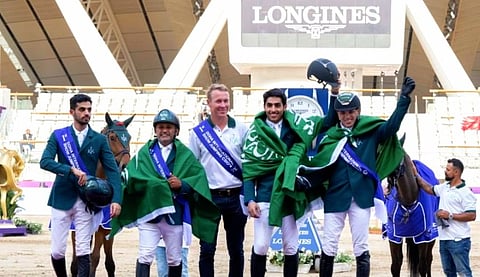 وزير الرياضة يهنئ فرسان منتخب قفز الحواجز بالتأهل لأوليمبياد باريس 2024