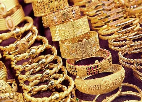 عيار 21 ينخفض لـ193.69 ريال.. تراجع سعر الذهب الآن في السعودية
