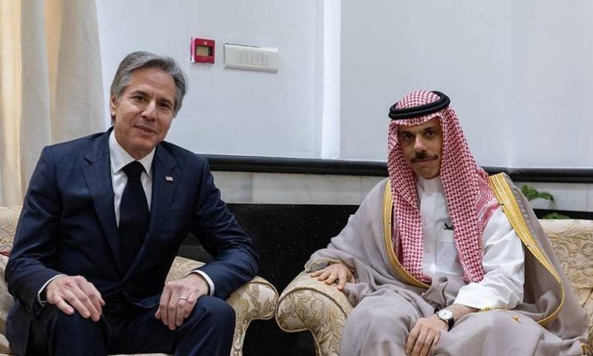 وزير الخارجية يبحث ونظيره الأمريكي التطورات بالمنطقة وأهمية خفض حدة التصعيد وزير الخارجية يبحث ونظيره الأمريكي التطورات بالمنطقة وأهمية خفض حدة التصعيد