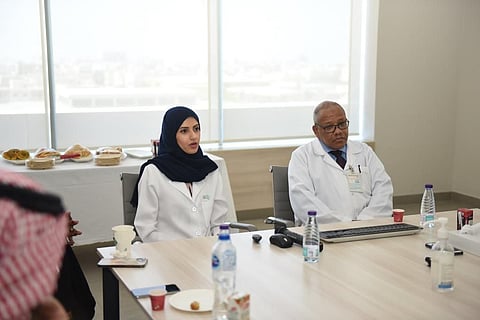 الدكتور حمدان السويلمين والدكتورة ريم البيش