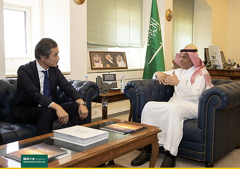 الدكتور عبدالرحمن الرسي يستقبل المبعوث الخاص للقرن الإفريقي شينسوكي شيميزو