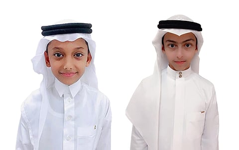 عضوا الفريق الفائز في المسابقة