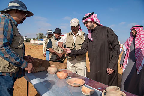 أمير الجوف يزور مشروع الطوير الأثري 