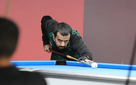 لاعب البلياردو أحمد آل جبار 