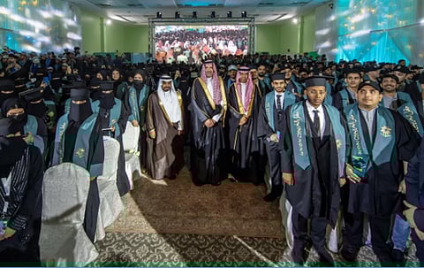 جانب من حفل التخرج