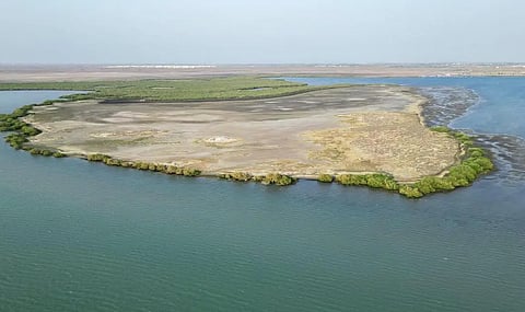 جزيرة "عثر السياحية"