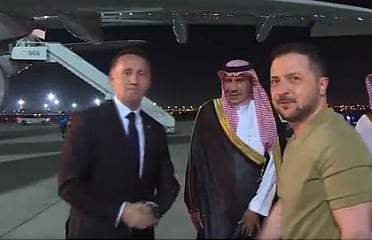 الرئيس الأوكراني يغادر جدة