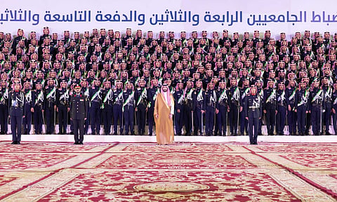 وزير الحرس الوطني وخريجو كلية الملك خالد العسكرية
