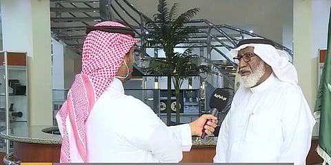 والد رائد الفضاء علي القرني يكشف كيف يتواصل معه يوميا