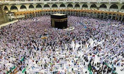بالفيديو.. شقيقتان تعملان في خدمة الحجاج القادمين من كوريا الجنوبية
