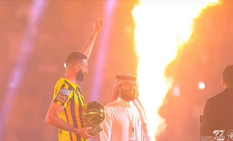 كريم بنزيما مع جماهير الاتحاد