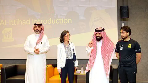 القنصل العام لجمهورية فرنسا تزور نادي الاتحاد

