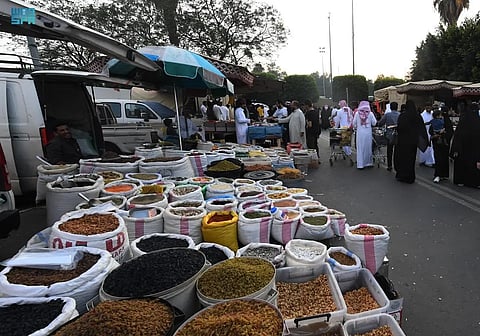 سوق الثلاثاء الشعبي بأبها