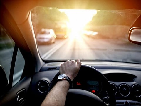 طريقة الجلسة الصحيحة  داخل السيارة