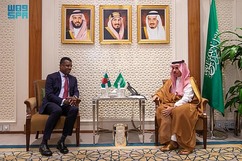 وزير الخارجية يستقبل وزير الخارجية في كومنولث دومينيكا