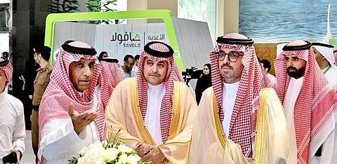 جانب من جولة المحافظ 