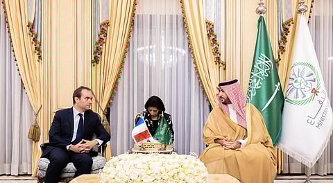 الأمير خالد بن سلمان ووزير القوات المسلحة الفرنسية   