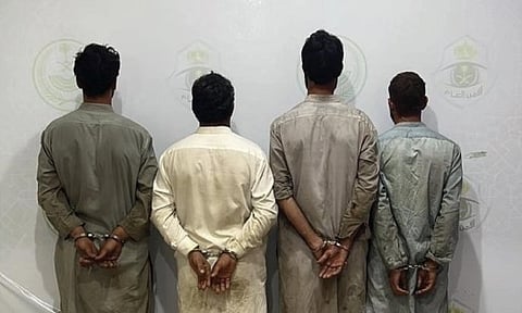 القبض على 4 مقيمين