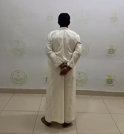 المتهم بعد ضبطه 