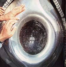 الحج: الحجر الأسود قطعة من الجنّة ويمكن الإشارة إليه عند الطواف