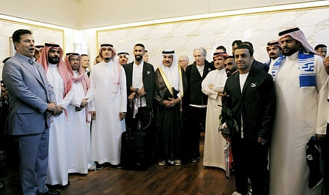 سفير المملكة بإيران يستقبل بعثة الهلال
