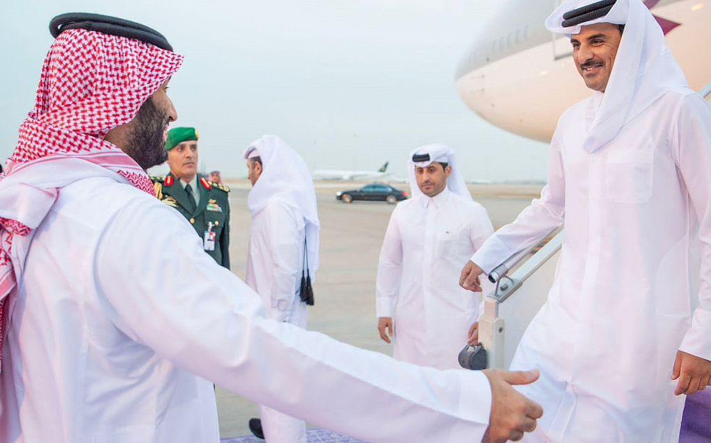 ولي العهد يستقبل أمير قطر
