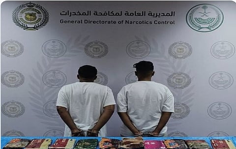 ضبط شخصين لترويجهما المخدرات بجدة