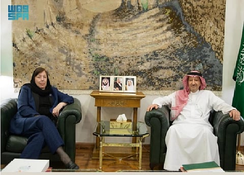 الخريجي يستقبل فرجينيا غامبا