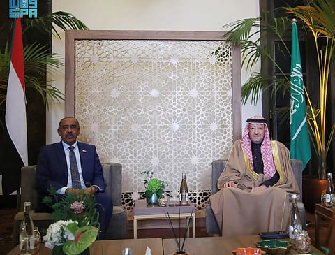 «الخريجي» و«الصادق» يبحثان مستجدات الأوضاع في السودان
