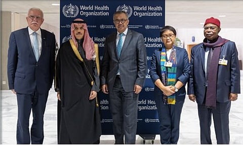 لجنة القمة العربية الإسلامية تبحث مع مدير «الصحة العالمية» أوضاع القطاع الصحي في غزة